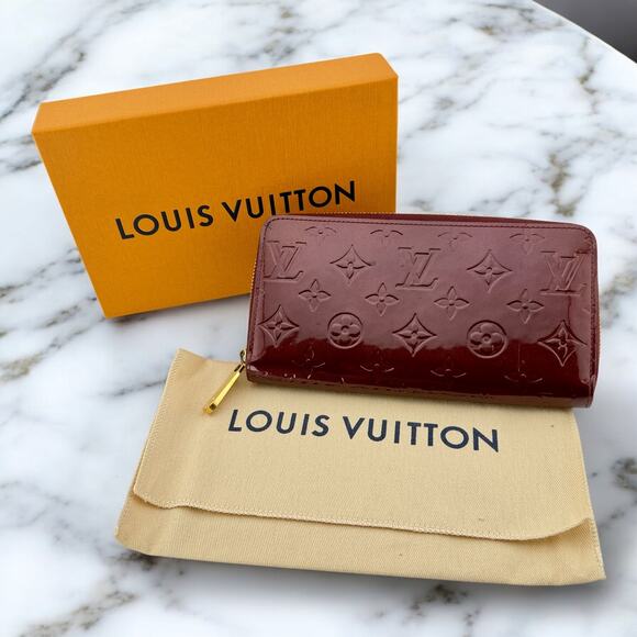 Authentic Louis Vuitton, Vernis, Zippy Wallet - Picture 1 of 13